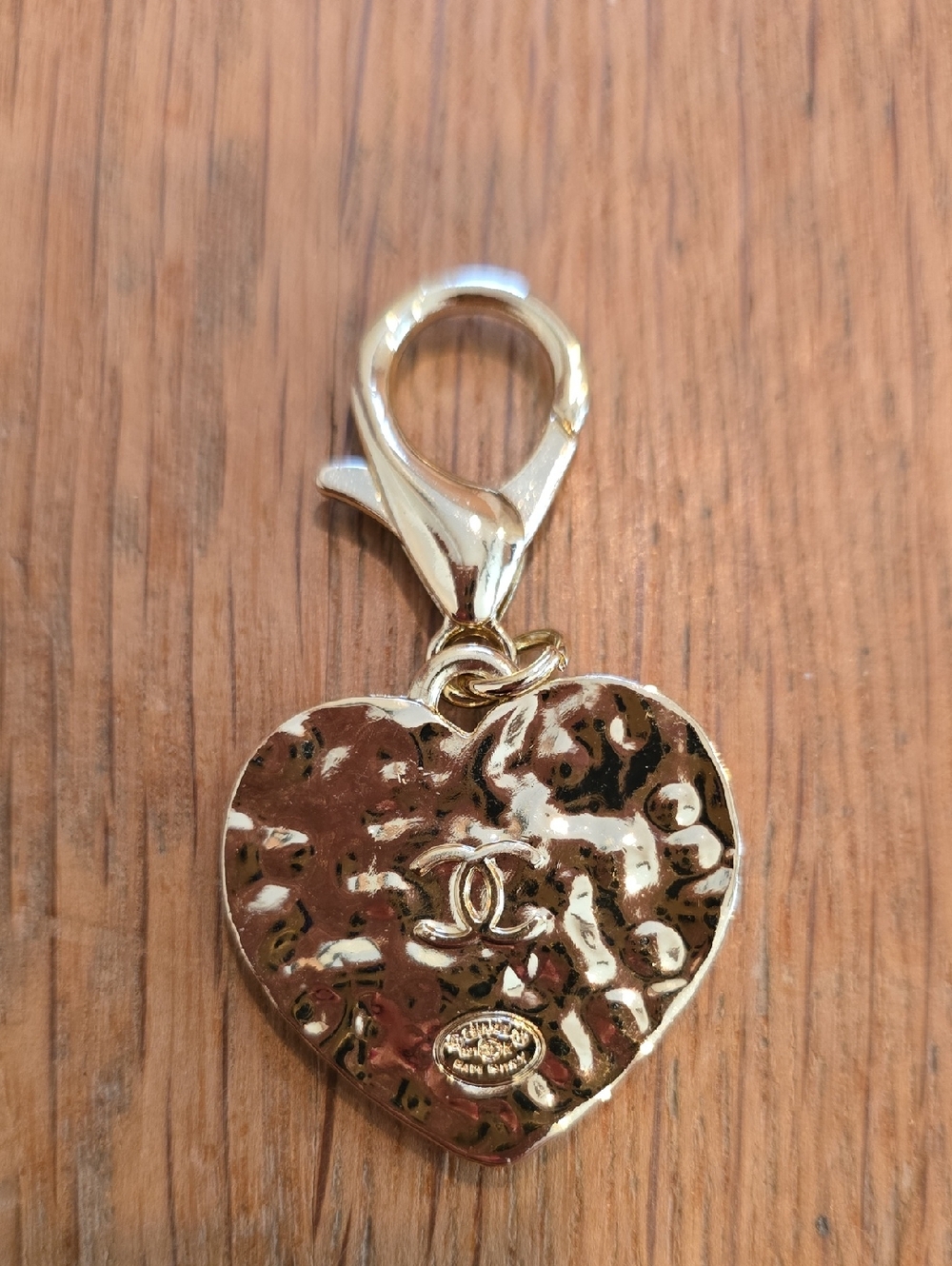 CHANEL Black & Gold Quilted Heart Key/Bag Charm Stamped - Picture 3 of 4